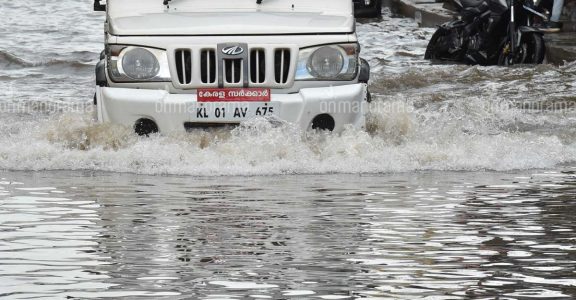 Monsoon hits Kerala: Orange alert in Kozhikode, yellow alert in 7 districts Monsoon hits Kerala: Orange alert in Kozhikode, yellow alert in 7 districts