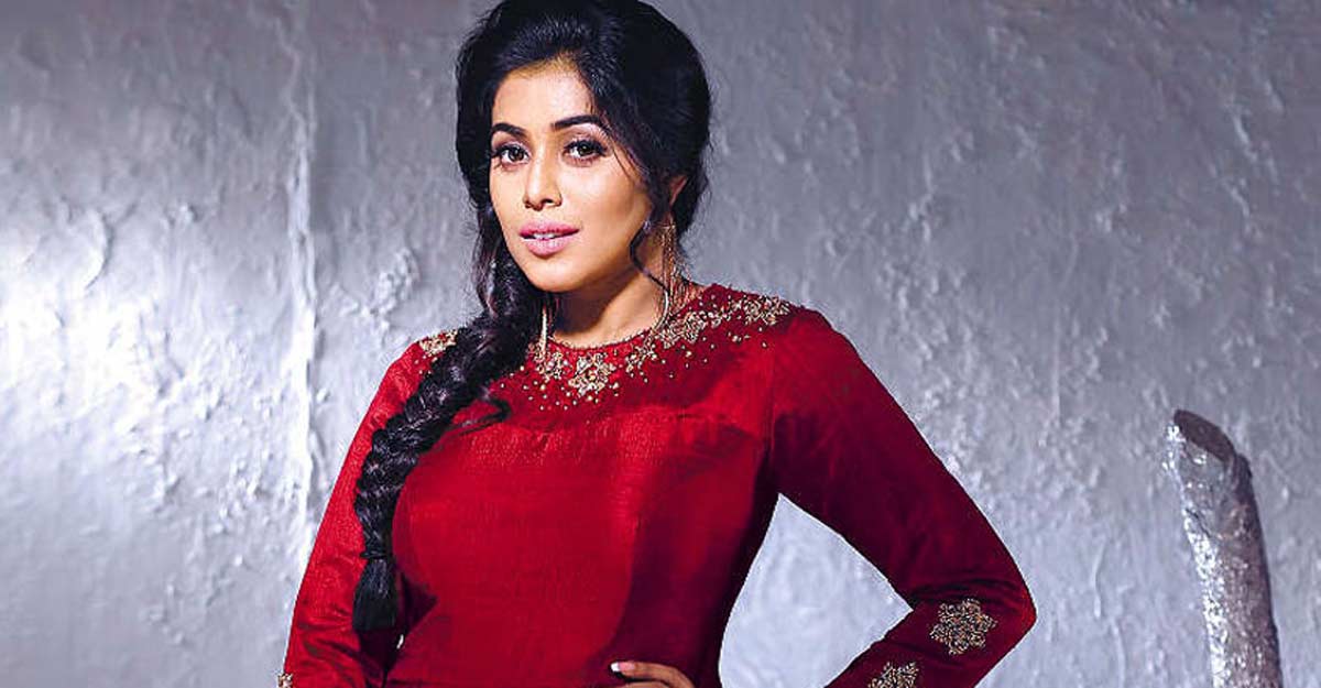 Four arrested for threatening Shamna Kasim Four arrested for threatening Shamna Kasim