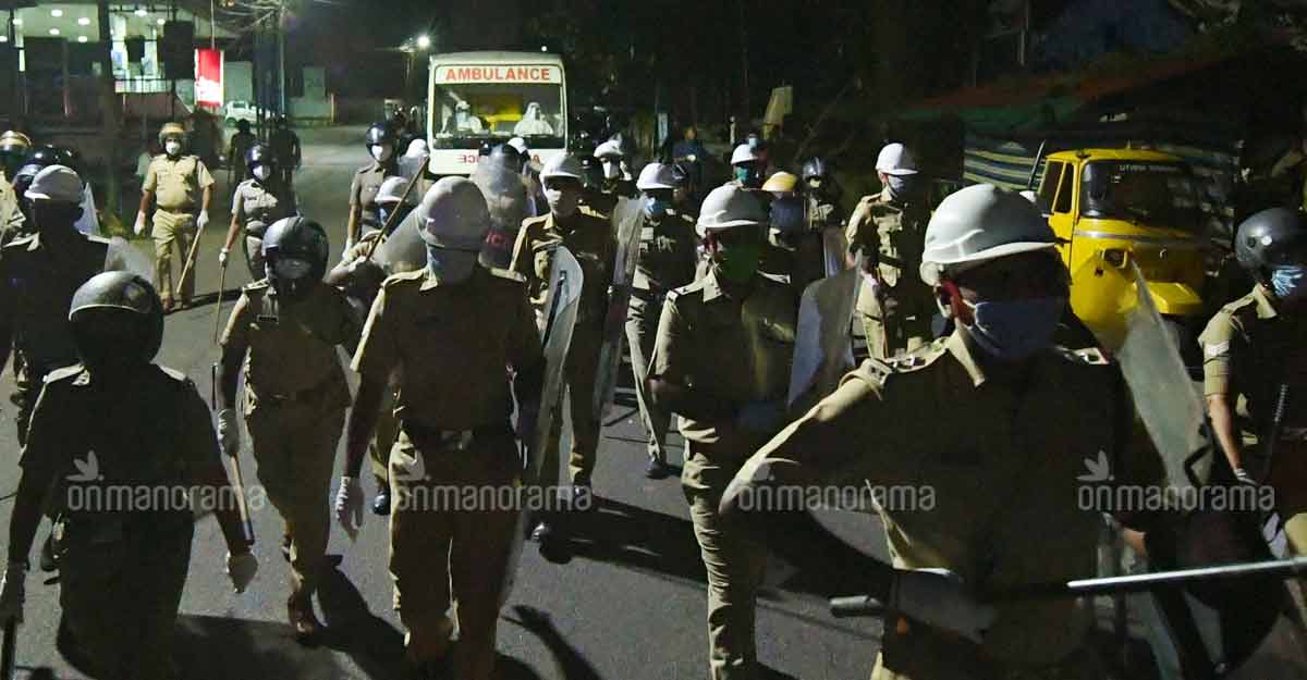 Deceased COVID patient cremated in Kottayam after hours of protest Deceased COVID patient cremated in Kottayam after hours of protest