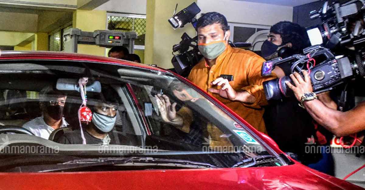 Gold smuggling case: NIA questions Sivasankar for 9 hours Gold smuggling case: NIA questions Sivasankar for 9 hours