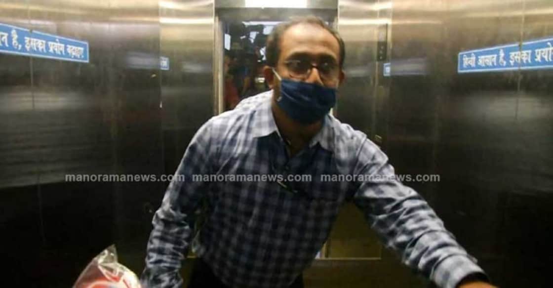 Customs officer who busted Kerala gold smuggling case transferred to Nagpur Customs officer who busted Kerala gold smuggling case transferred to Nagpur