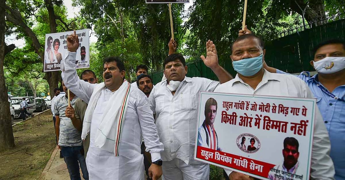 CWC meet: Sonia Gandhi offers to quit as Congress chief, Rahul questions letter by dissidents CWC meet: Sonia Gandhi offers to quit as Congress chief, Rahul questions letter by dissidents