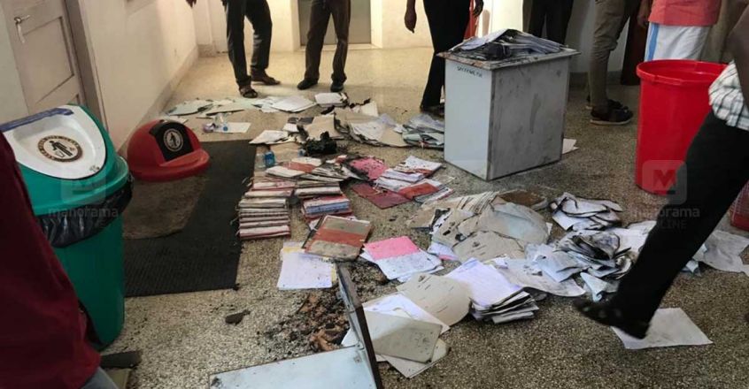 Fire breaks out in Kerala Secretariat, oppn alleges bid to destroy evidence in gold smuggling case Fire breaks out in Kerala Secretariat, oppn alleges bid to destroy evidence in gold smuggling case