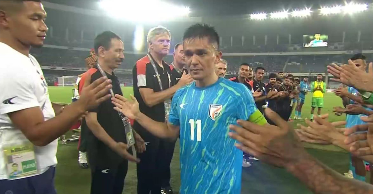 Sunil Chhetri gets a guard of honour from his Indian teammates and staff. Photo: Screengrab/@JioCinema