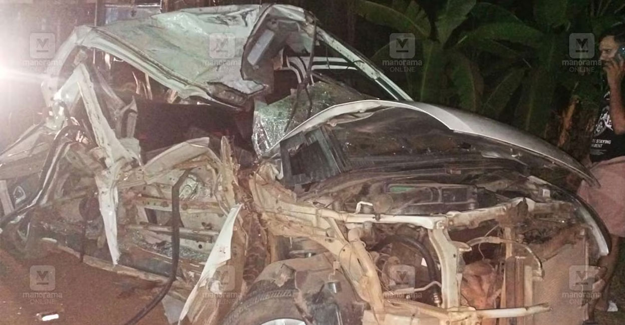 kannapuram-kannur-car-accidentjpg The car was crushed in the collision.