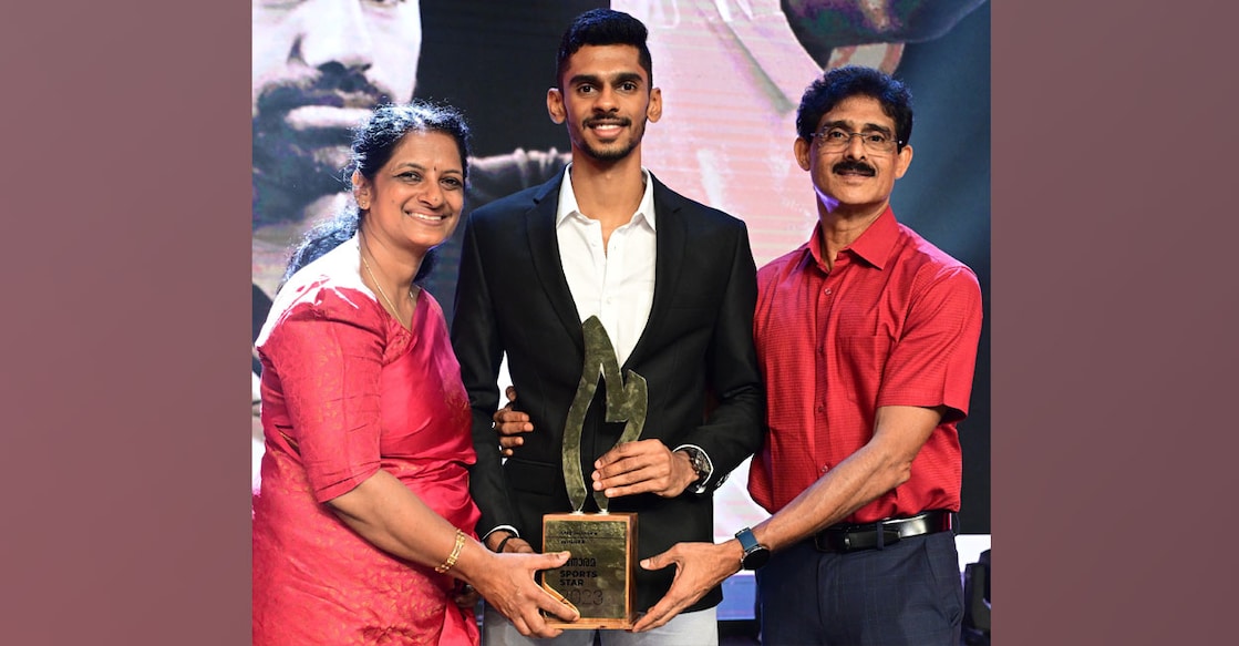 M Sreeshankar is flanked by his parents K S Bijimol and S Murali as he poses with the Manorama Sports Star 2023 award. Photo: Manorama
