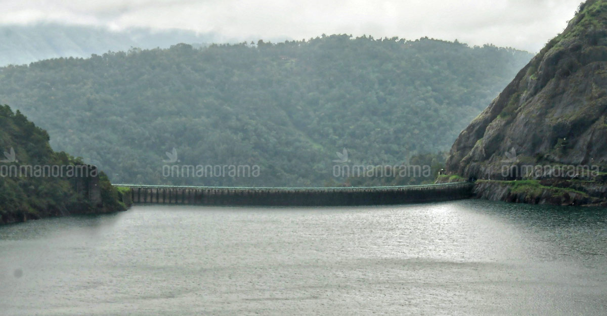 Heavy rains to continue in Kerala today, orange alert in 10 districts Heavy rains to continue in Kerala today, orange alert in 10 districts