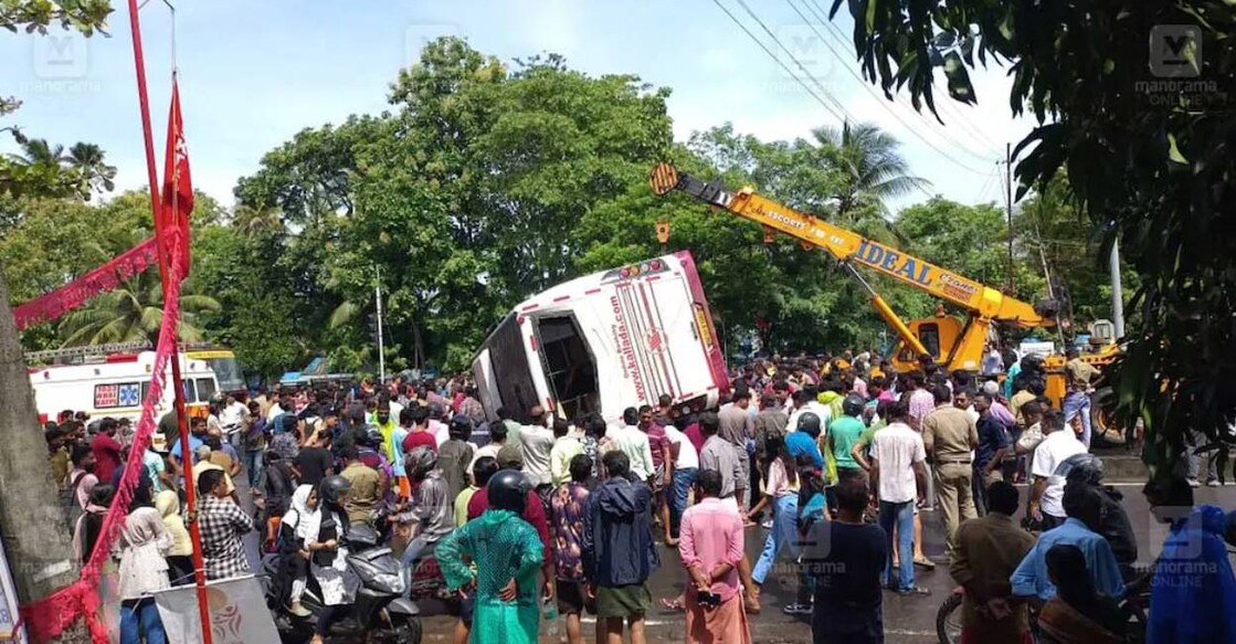 kochi-bus-accident-c