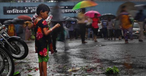 Chiold on Mumbai street