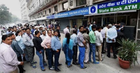 atm-queue-delhi1