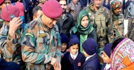  Dhoni makes a surprise visit to Army Public School in Srinagar