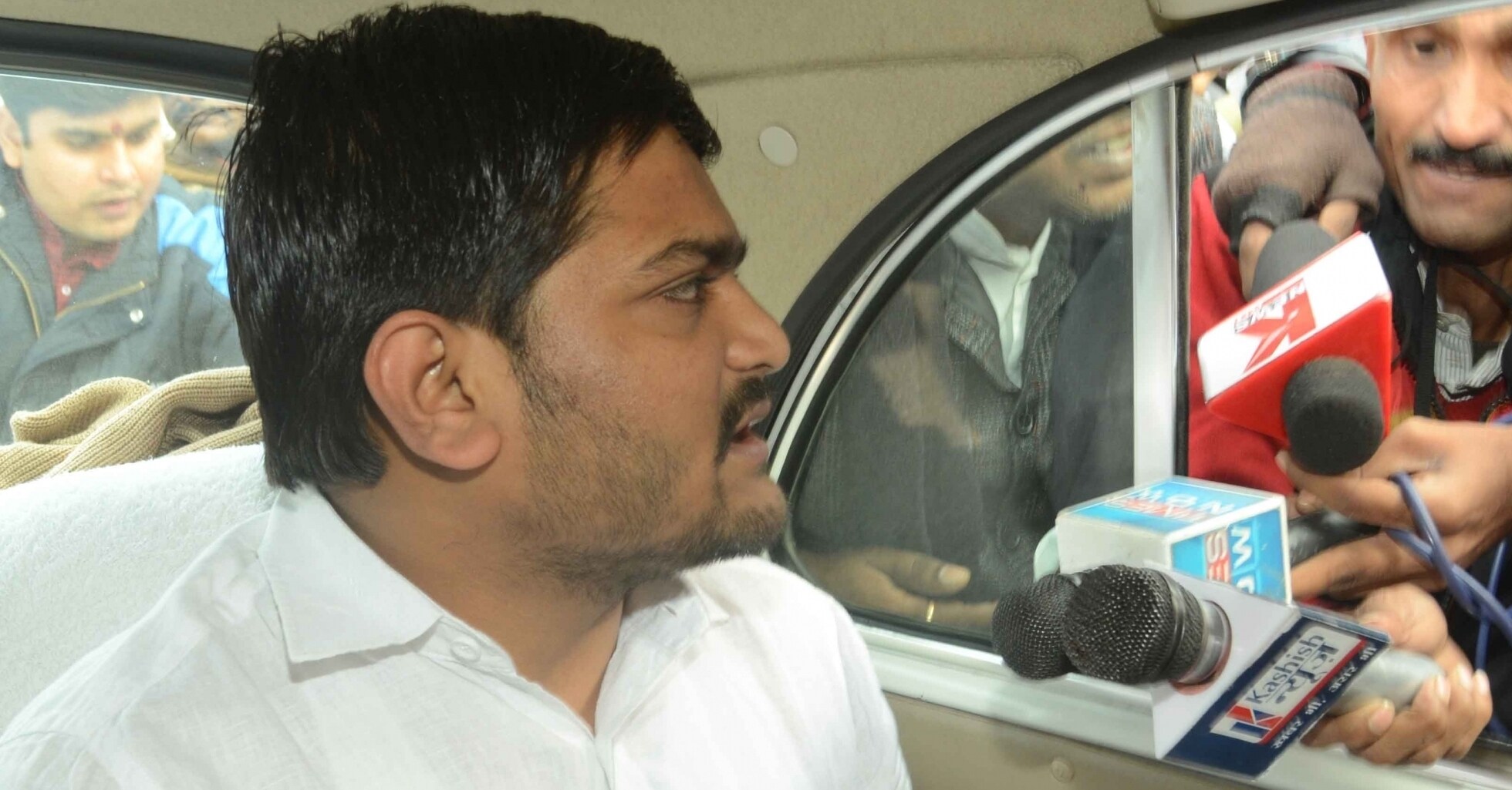 Hardik loses close aide on election eve over sex video controversy