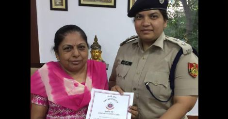 54-year-old Delhi woman fights off chain-snatchers