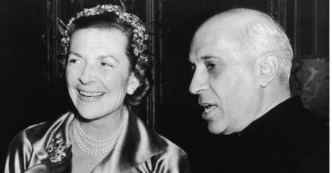 Lady Edwina Mountbatten with Jawaharlal Nehru 