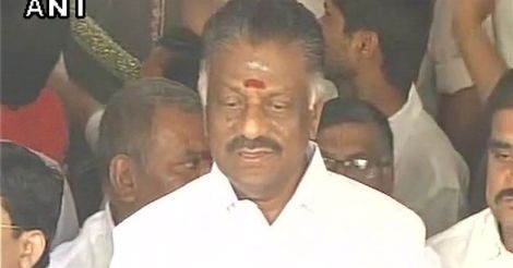 Sasikala, AIADMK in huddle after Panneerselvam's revolt