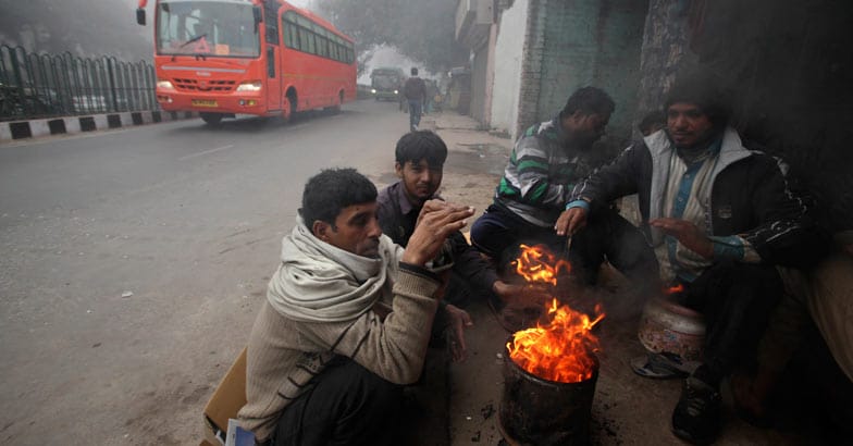 Delhi Braves Season's Coldest Day As Mercury Dips To 2C | Delhi ...