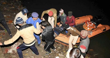 18 die as boat carrying 40 sinks in Ganga near Patna