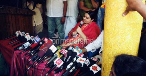 Deepa Jayakumar to announce political step on Jaya's b'day | Story in points