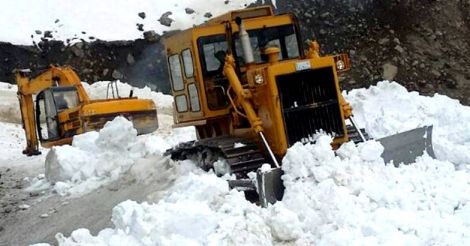 5 soldiers trapped under snow at Macchil sector in Kashmir