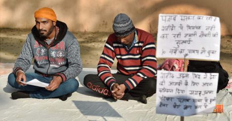 Martyr Udham Singh's great-grandson on dharna for peon's job