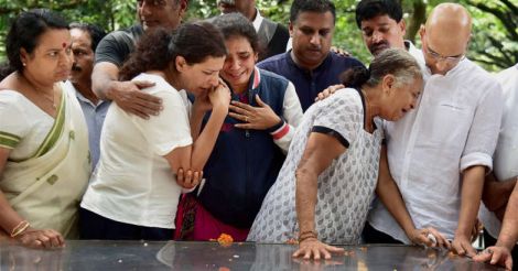 Gauri Lankesh amar rahe: slain journalist laid to rest with full state honors