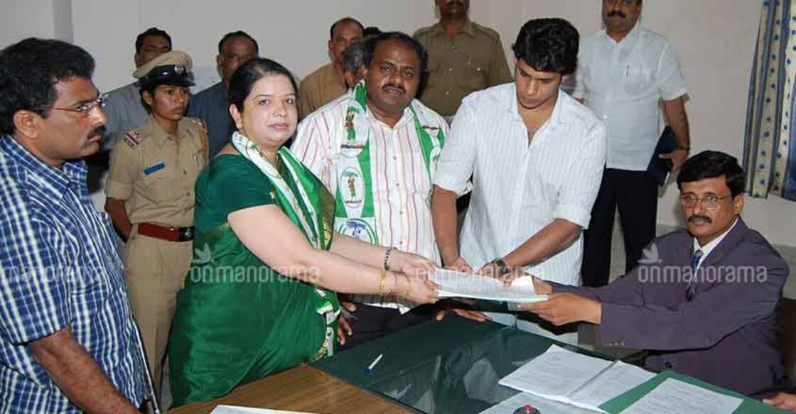 Kumaraswamy's wife benefits from Karnataka BJP candidate's return to Cong