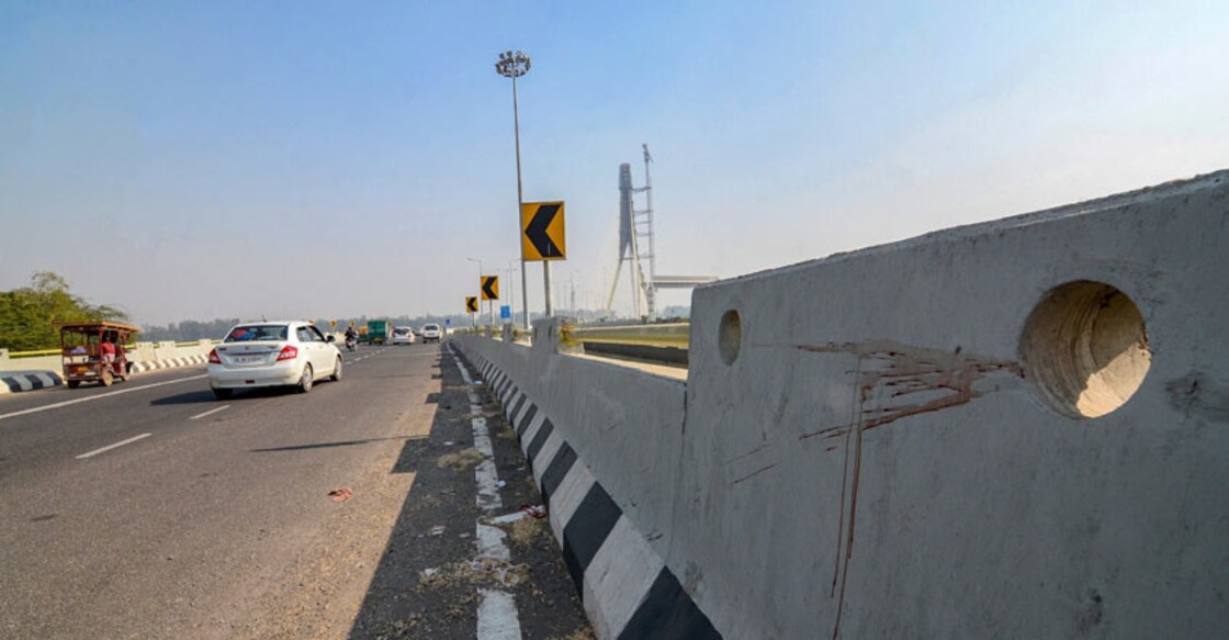 Signature Bridge witnesses second accident in two days, one killed Signature Bridge witnesses second accident in two days, one killed
