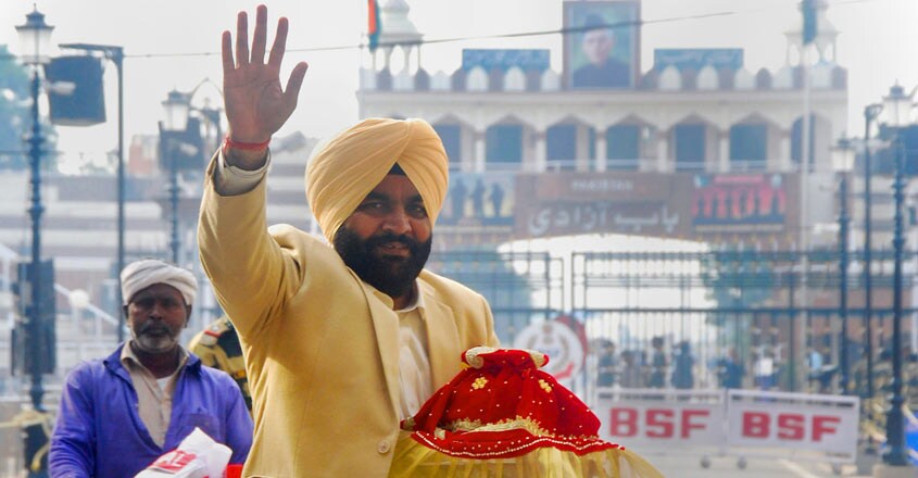 Two Union ministers on Pak soil for corridor foundation ceremony, term it 'historic step' Two Union ministers on Pak soil for corridor foundation ceremony, term it 'historic step'