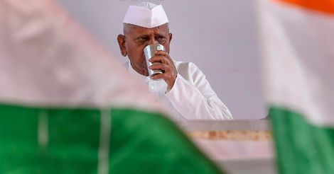 On hunger strike, Anna says government to send draft on his demands