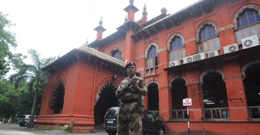 In its interim order, a division bench of Justices M Sathyanarayanan and N Seshasayee, however, made it clear that the Centre and the state have to follow all existing rules in connection with erection of such banners.