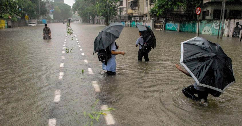 Prolonged monsoon causes mayhem across India, death toll mounts to 148 Prolonged monsoon causes mayhem across India, death toll mounts to 148
