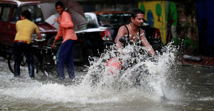 Monsoon rains disrupt traffic, schools in Mumbai Monsoon rains disrupt traffic, schools in Mumbai