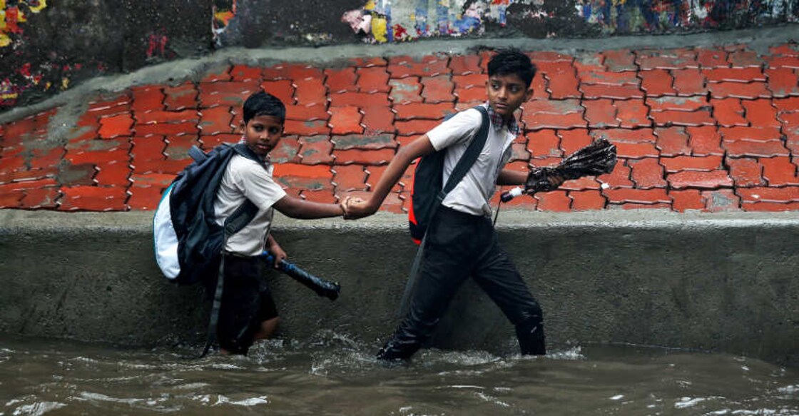 Monsoon rains disrupt traffic, schools in Mumbai Monsoon rains disrupt traffic, schools in Mumbai
