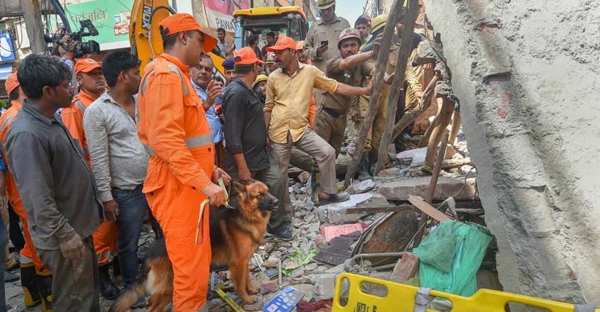 Four kids die as building collapses in Delhi Four kids die as building collapses in Delhi