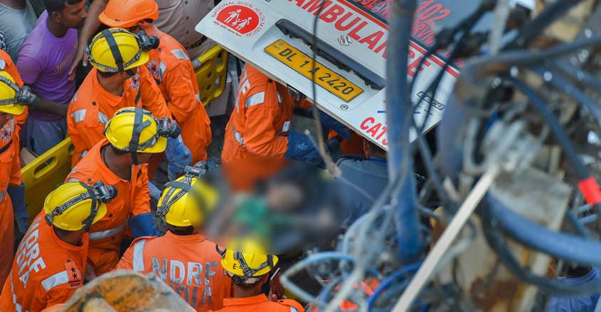 Four kids die as building collapses in Delhi 