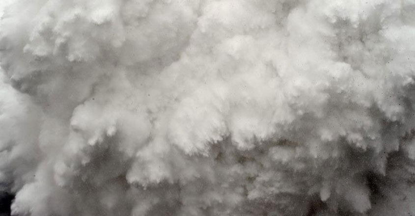 Aavalanche in Southern Sianchen: 2 Army personnel killed Aavalanche in Southern Sianchen: 2 Army personnel killed