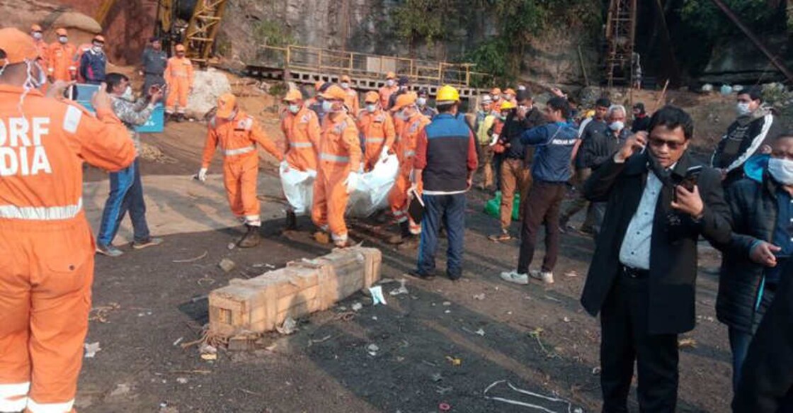Divers detect another body in flooded Meghalaya coal mine