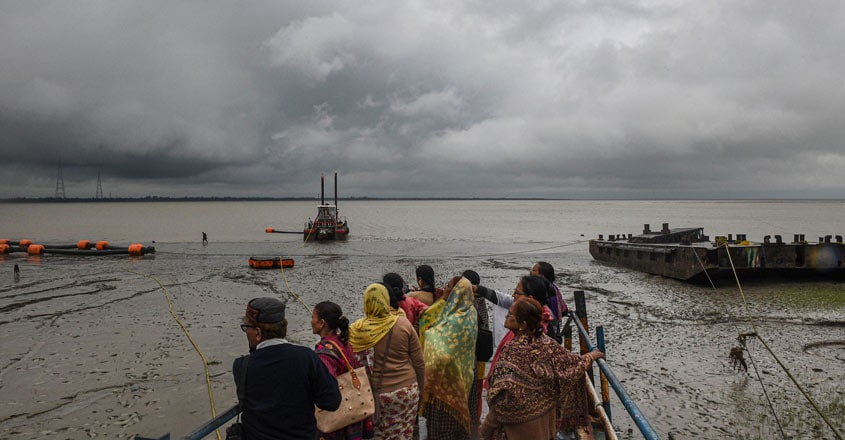 Cyclone Bulbul makes landfall in West Bengal, two deaths reported Cyclone Bulbul makes landfall in West Bengal, two deaths reported