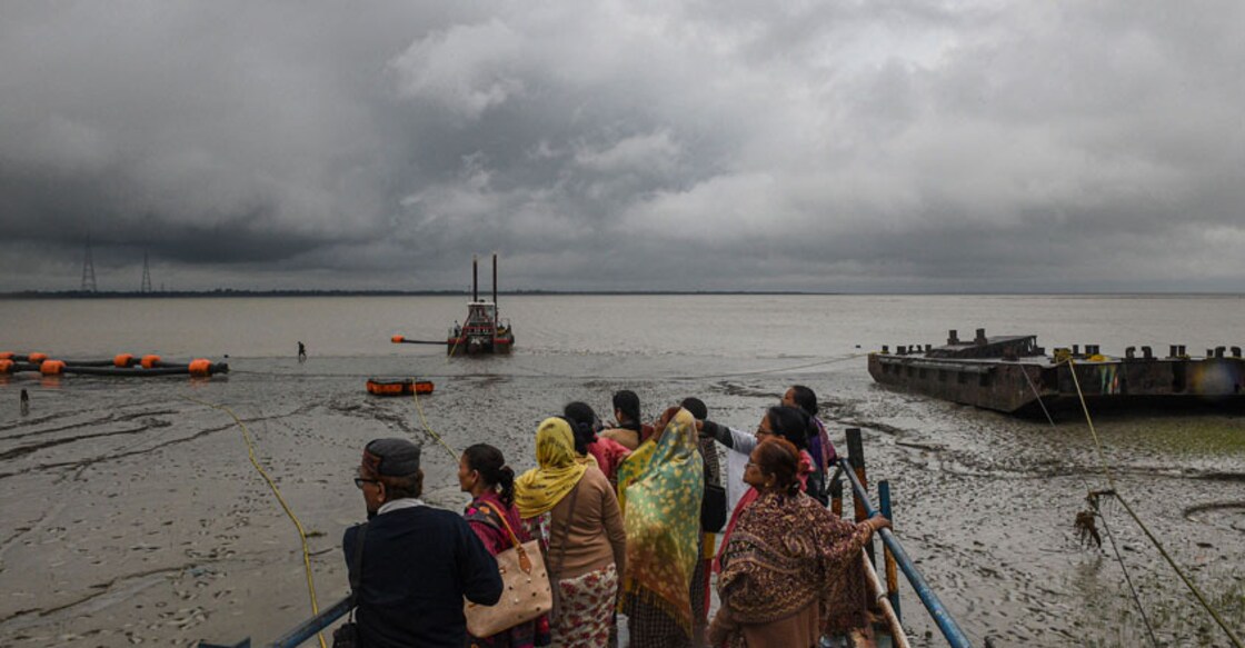 Cyclone Bulbul makes landfall in West Bengal, two deaths reported