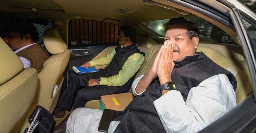 NCP, Congress hint at forming 'stable govt' in Maharashtra NCP, Congress hint at forming 'stable govt' in Maharashtra