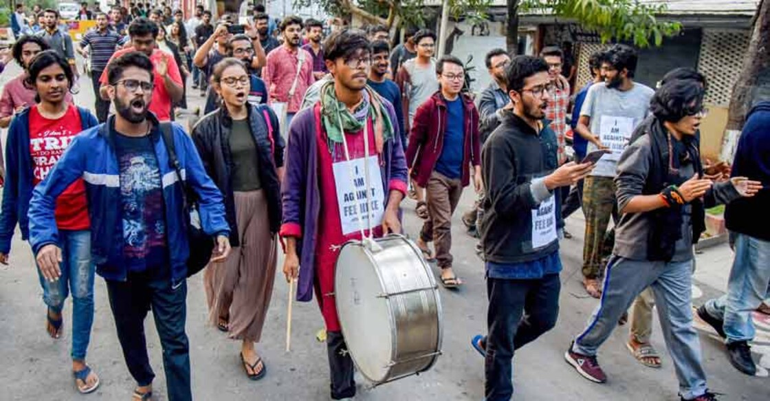 FTII students continue hunger strike against fee hike