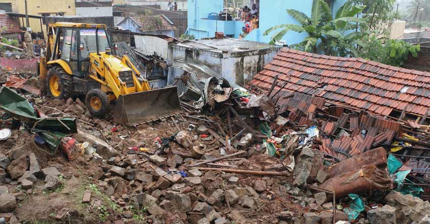 PTI12_2_2019_000107B Rescue work being carried out at the site of the wall collapse in Nadur village of Mettupalayam taluk, near Coimbatore. Photo: PTI
