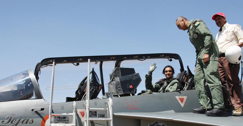 Sindhu pulls 5g during 31-min flight on Tejas Sindhu pulls 5g during 31-min flight on Tejas