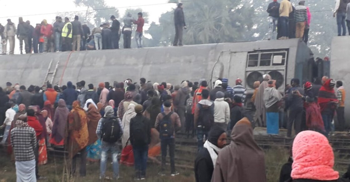 Seemanchal Express derails in Bihar