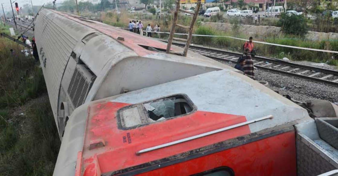 Poorva Express derailed
