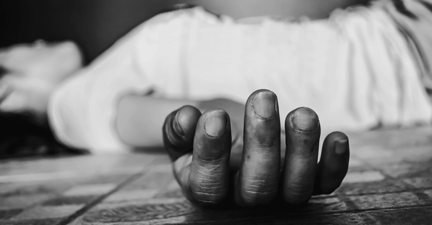 Pregnant woman dies after she falls down while trying to board bus