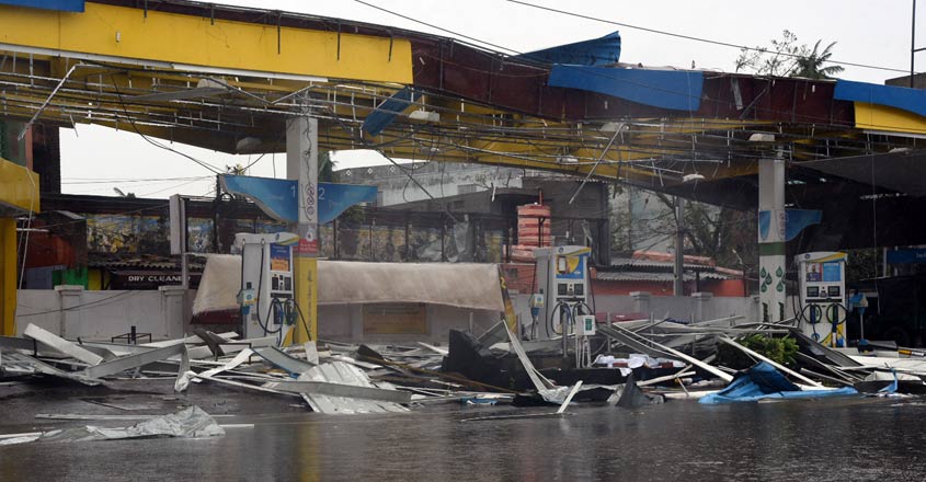 Cyclone Fani hits Bangladesh after battering India, mass evacuations save lives Cyclone Fani hits Bangladesh after battering India, mass evacuations save lives