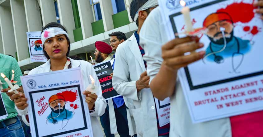 Agitating doctors finally agree for talks with Mamata