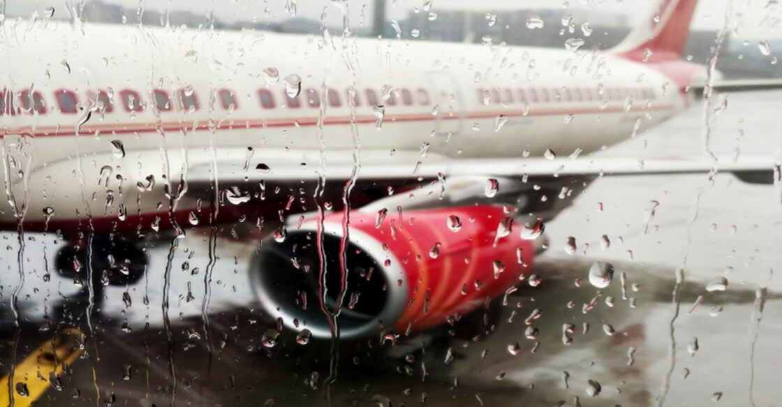 52 flights cancelled, 55 diverted due to heavy rainfall in Mumbai 52 flights cancelled, 55 diverted due to heavy rainfall in Mumbai