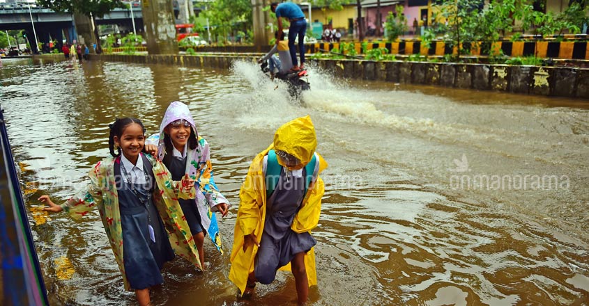 Unusually heavy rain shuts down Mumbai; holiday declared; flights in disarray Unusually heavy rain shuts down Mumbai; holiday declared; flights in disarray